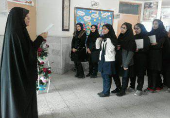 برگزاری مراسم صبحگاه با محوریت ششمین یادواره ی یاران شیدایی – دبیرستان دخترانه- دوره دوم نیشابور